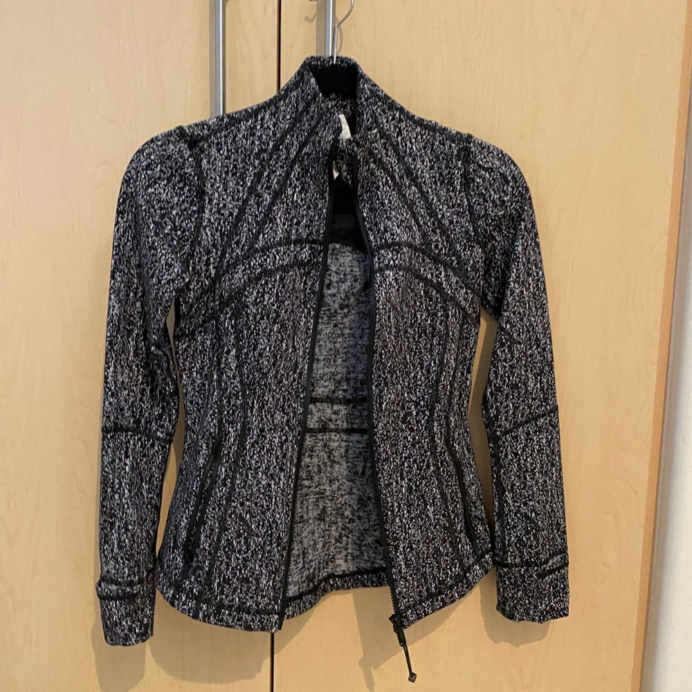 Lululemon authentic size 4 jacket